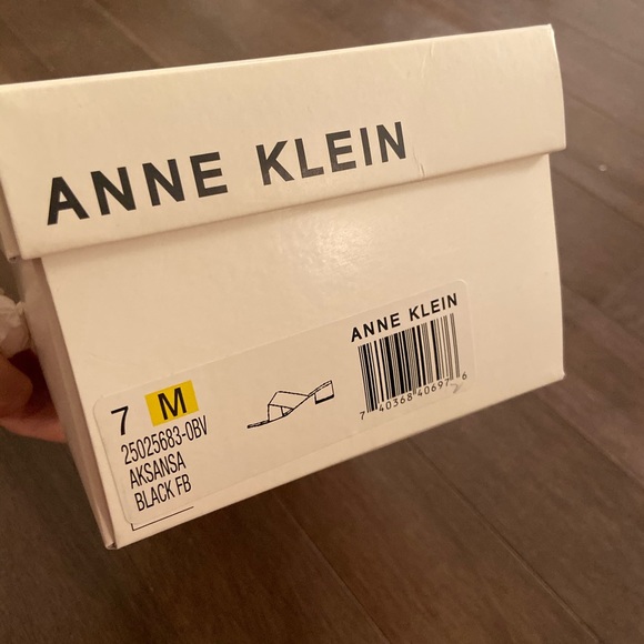 Anne Klein black suede mules size 7 - Picture 5 of 7